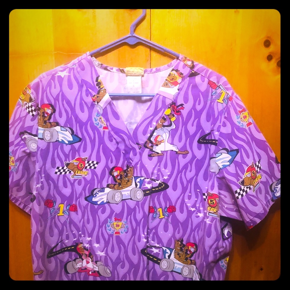 Ladies 2 pocket Scooby Doo scrub top
